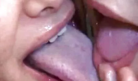नवागंतुक वर्षा ग्रीष्मकाल एक सेक्सी मूवी एचडी सह से भरा बिल्ली creampie प्यार करता है