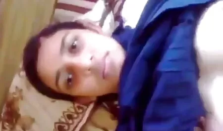 एशियाई फूहड़ उसे गीला बिल्ली एक त्रिगुट सेक्सी फिल्म फुल एचडी फिल्म में अंकित हो रही है